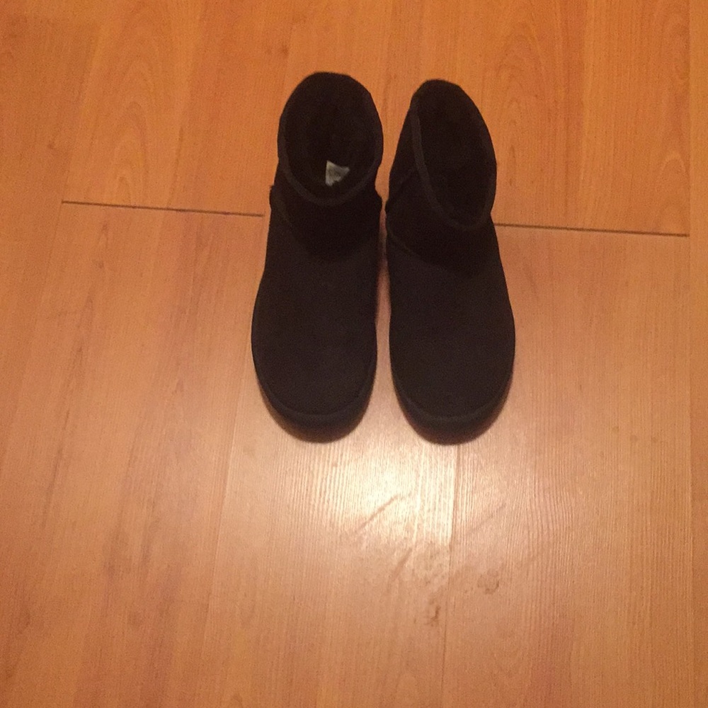 Short black UGG boots.
